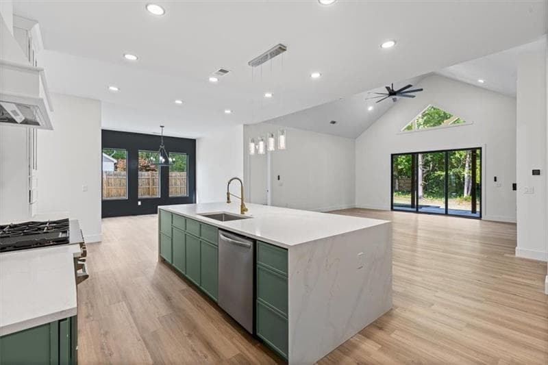 4 bedroom, 4 bathroom, 3,307 sq ft single family residence for sale at 520 Rockbridge Road, Lilburn, GA 30047 — photo 5