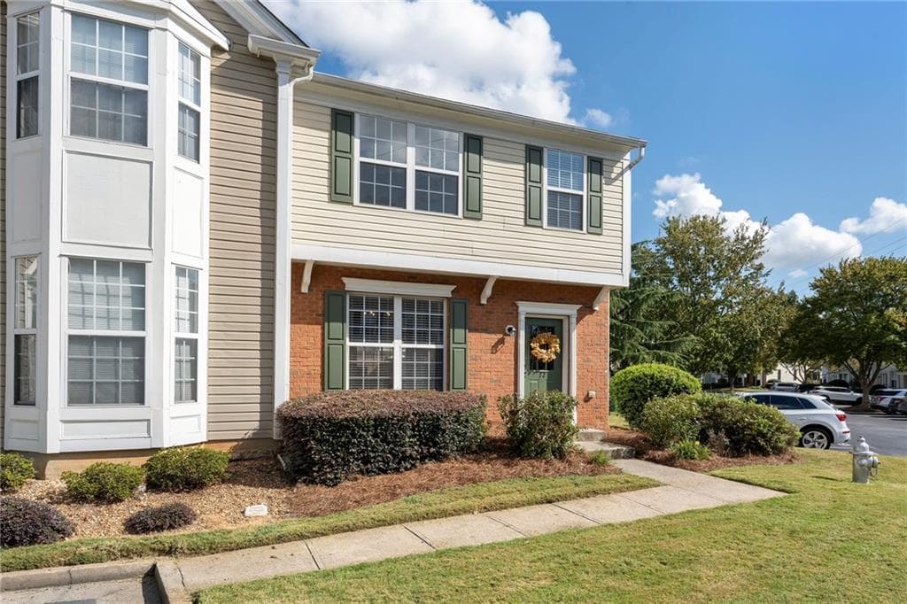 3 bedroom, 3 bathroom, 1,370 sq ft townhouse for sale at 13300 Morris Road 72, Milton, GA 30004 — photo 2