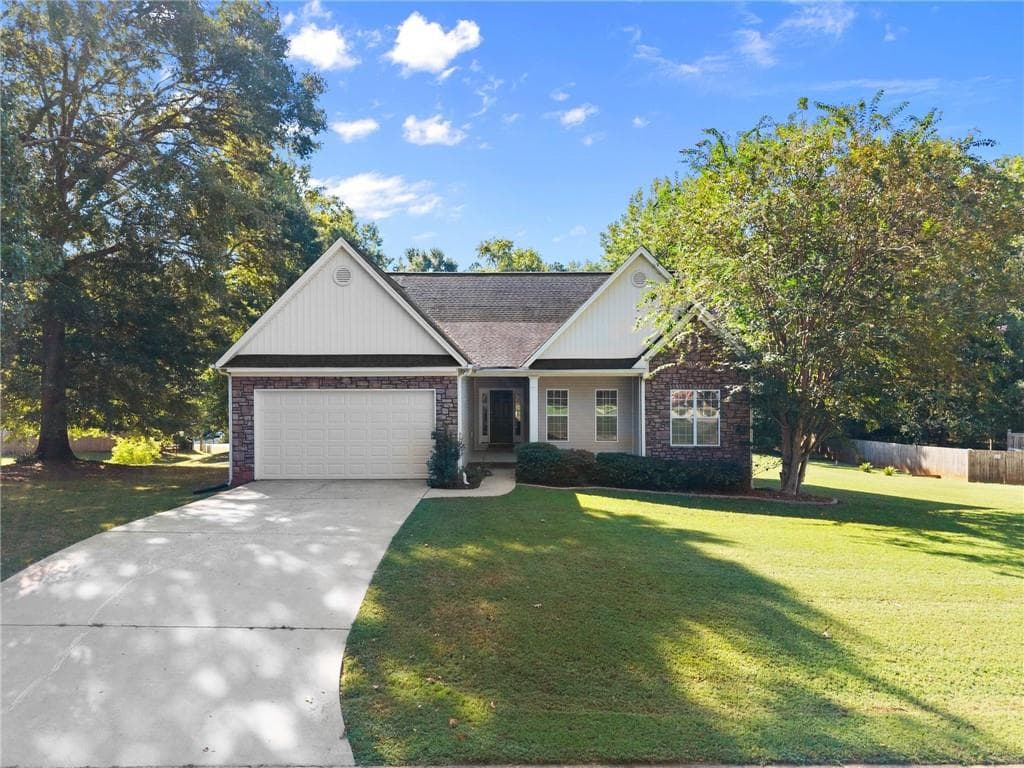 3 bedroom, 2 bathroom, 1,749 sq ft single family residence for sale at 27 Woods Way, Jefferson, GA 30549 — photo 2