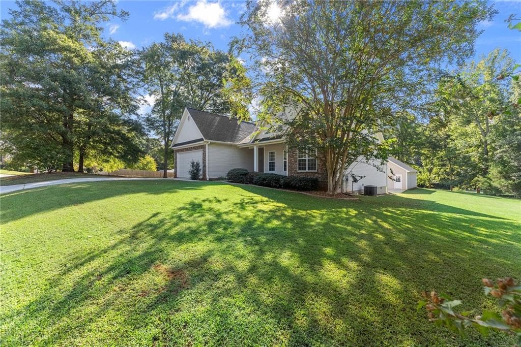 3 bedroom, 2 bathroom, 1,749 sq ft single family residence for sale at 27 Woods Way, Jefferson, GA 30549 — photo 4