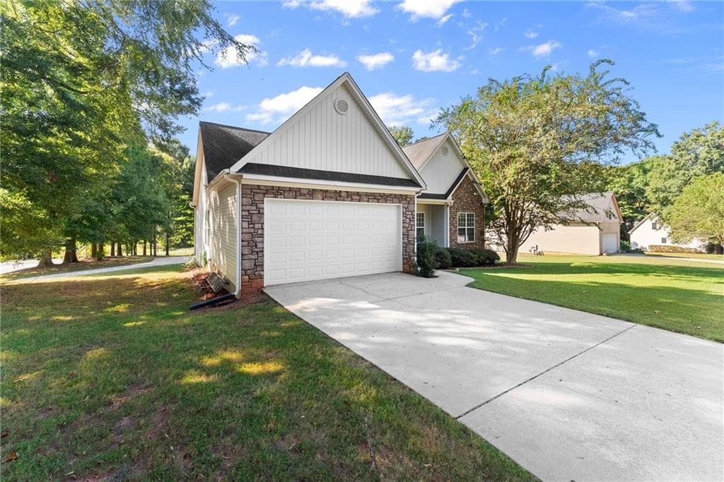 3 bedroom, 2 bathroom, 1,749 sq ft single family residence for sale at 27 Woods Way, Jefferson, GA 30549 — photo 5