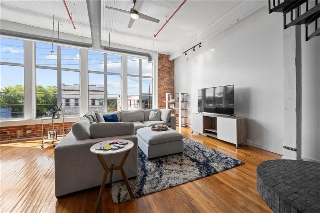 1 bedroom, 1 bathroom, 1,398 sq ft condominium under contract at 330 Peters Street 208, Atlanta, GA 30313 — photo 3