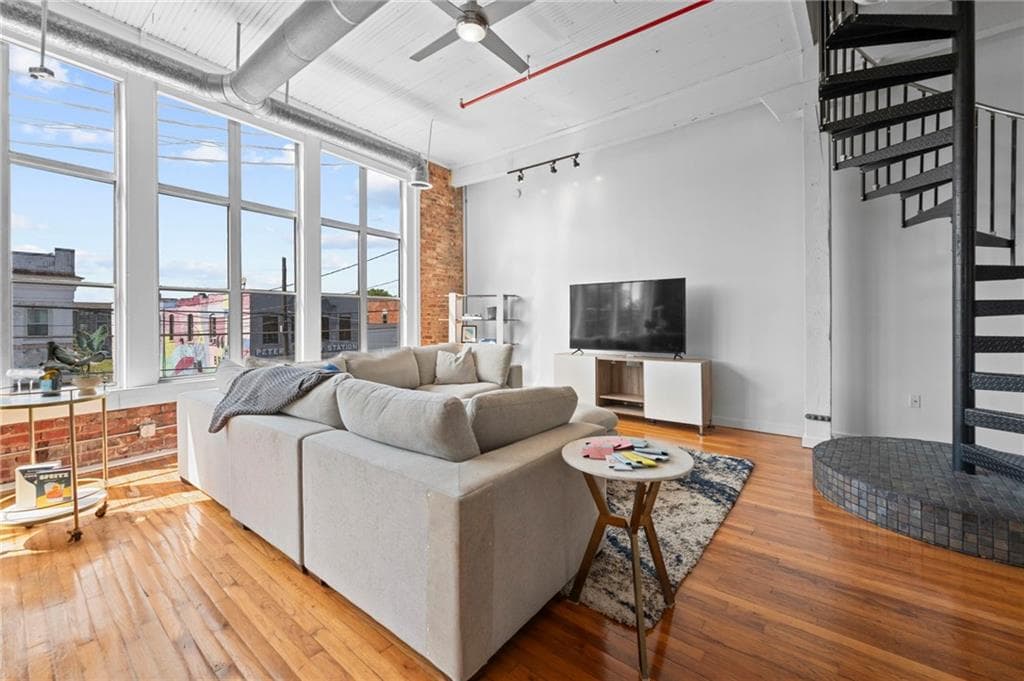 1 bedroom, 1 bathroom, 1,398 sq ft condominium under contract at 330 Peters Street 208, Atlanta, GA 30313 — photo 4