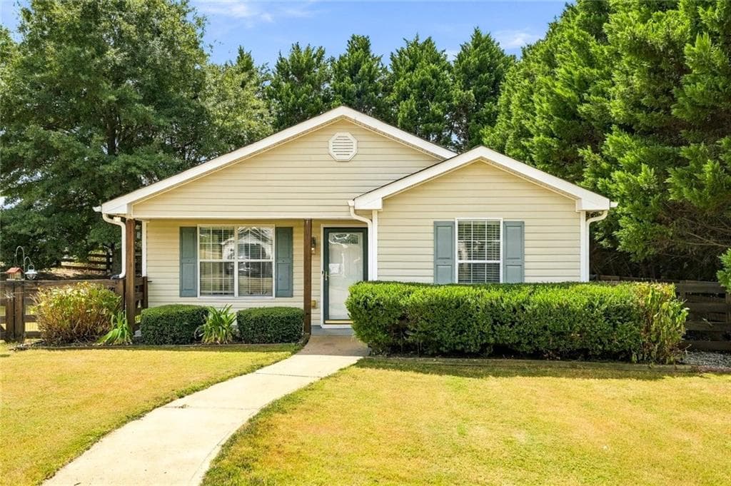 3 bedroom, 2 bathroom, 1,212 sq ft single family residence for sale at 306 Dove Point, Social Circle, GA 30025