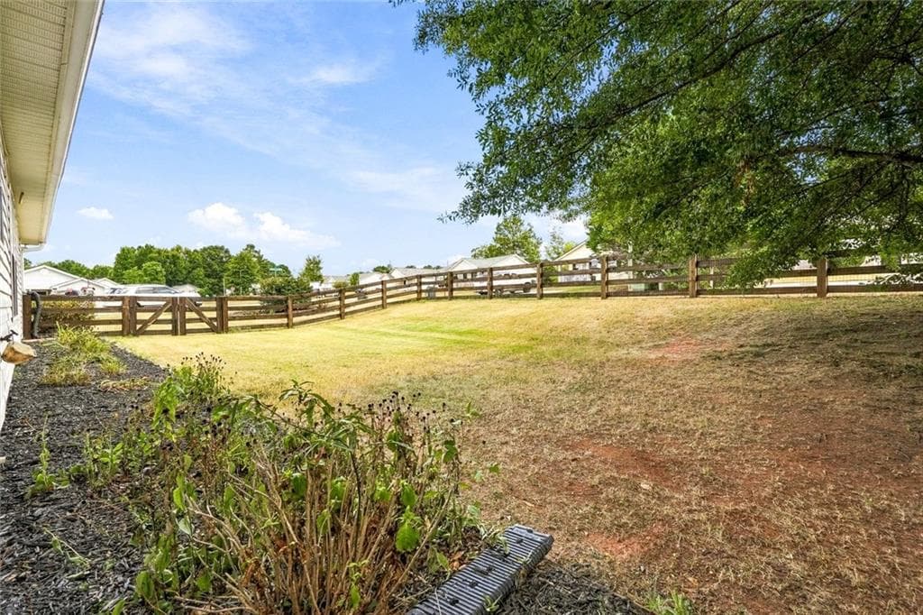 3 bedroom, 2 bathroom, 1,212 sq ft single family residence for sale at 306 Dove Point, Social Circle, GA 30025 — photo 4