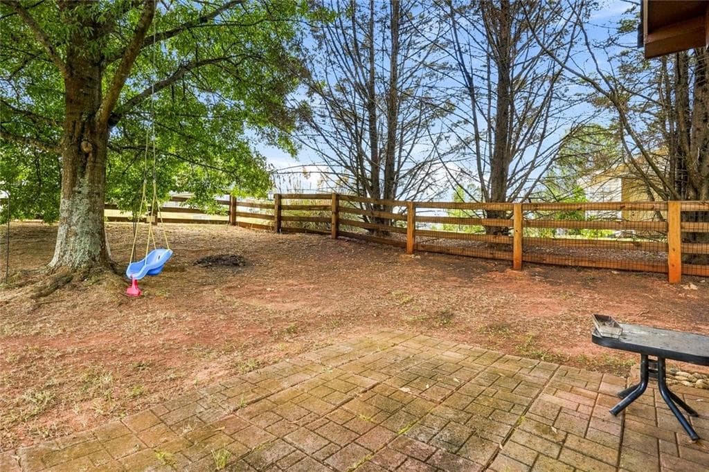 3 bedroom, 2 bathroom, 1,212 sq ft single family residence for sale at 306 Dove Point, Social Circle, GA 30025 — photo 5