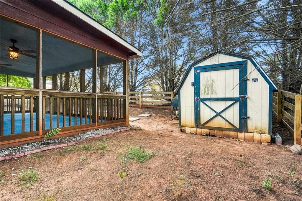 3 bedroom, 2 bathroom, 1,212 sq ft single family residence for sale at 306 Dove Point, Social Circle, GA 30025 — photo 6
