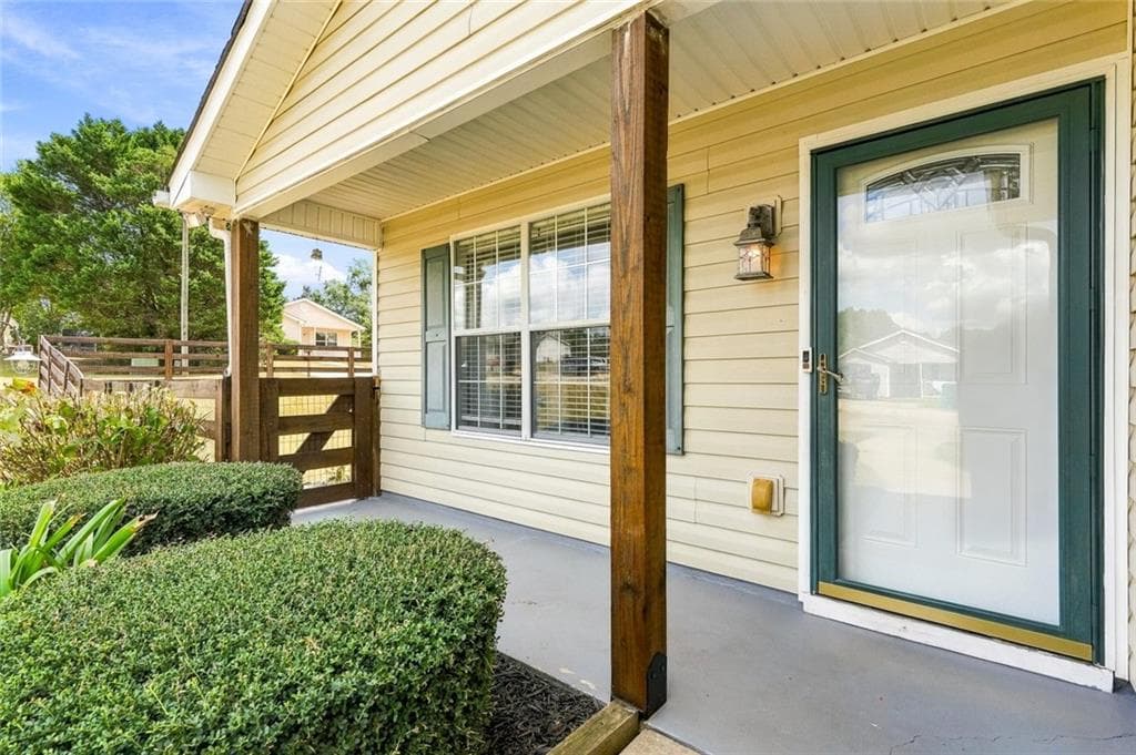 3 bedroom, 2 bathroom, 1,212 sq ft single family residence for sale at 306 Dove Point, Social Circle, GA 30025 — photo 8