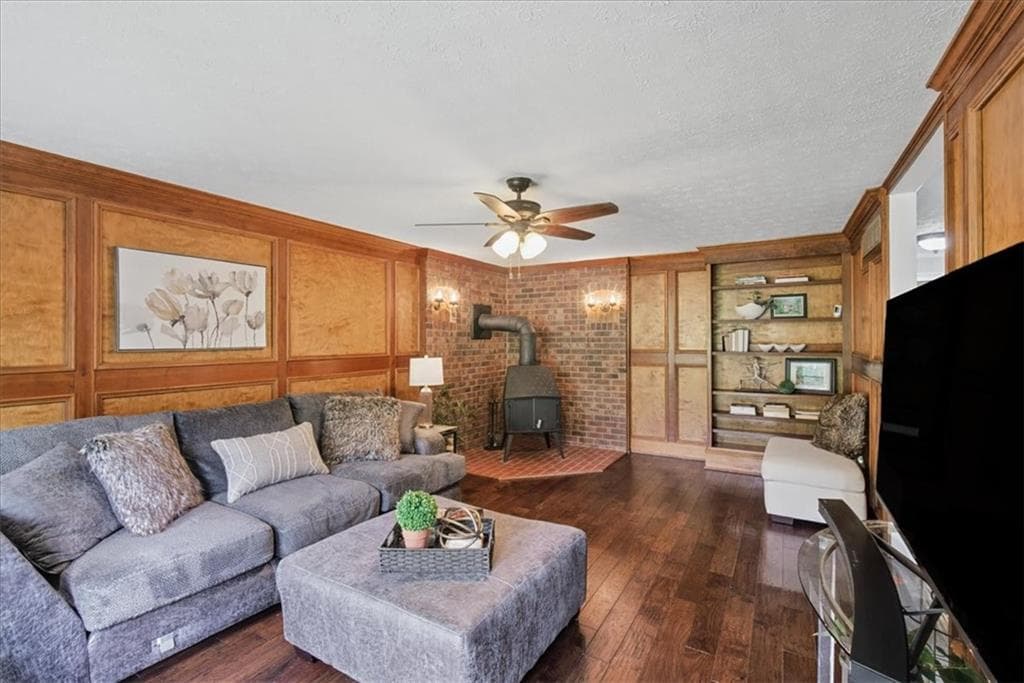 4 bedroom, 3 bathroom, 2,923 sq ft single family residence for sale at 2312 Woodsfield Court, Marietta, GA 30062 — photo 6