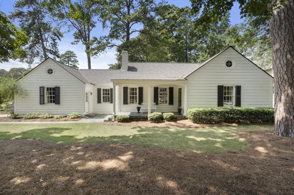 4 bedroom, 4 bathroom, 3,325 sq ft single family residence under contract at 835 Glenbrook Drive, Atlanta, GA 30318