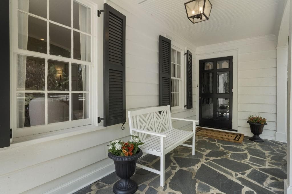 4 bedroom, 4 bathroom, 3,325 sq ft single family residence under contract at 835 Glenbrook Drive, Atlanta, GA 30318 — photo 3