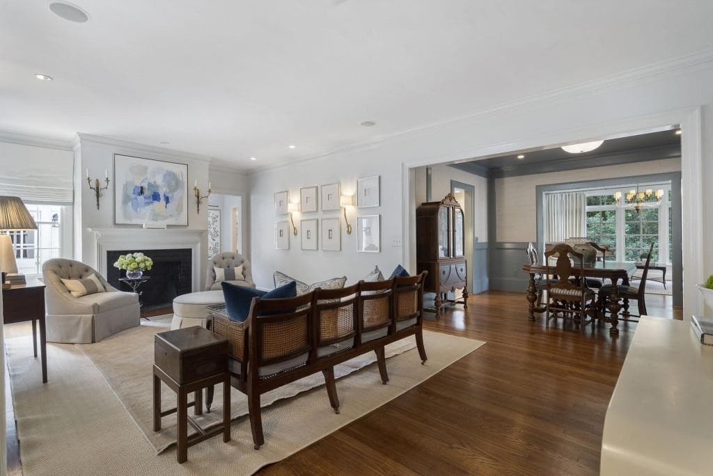 4 bedroom, 4 bathroom, 3,325 sq ft single family residence under contract at 835 Glenbrook Drive, Atlanta, GA 30318 — photo 5