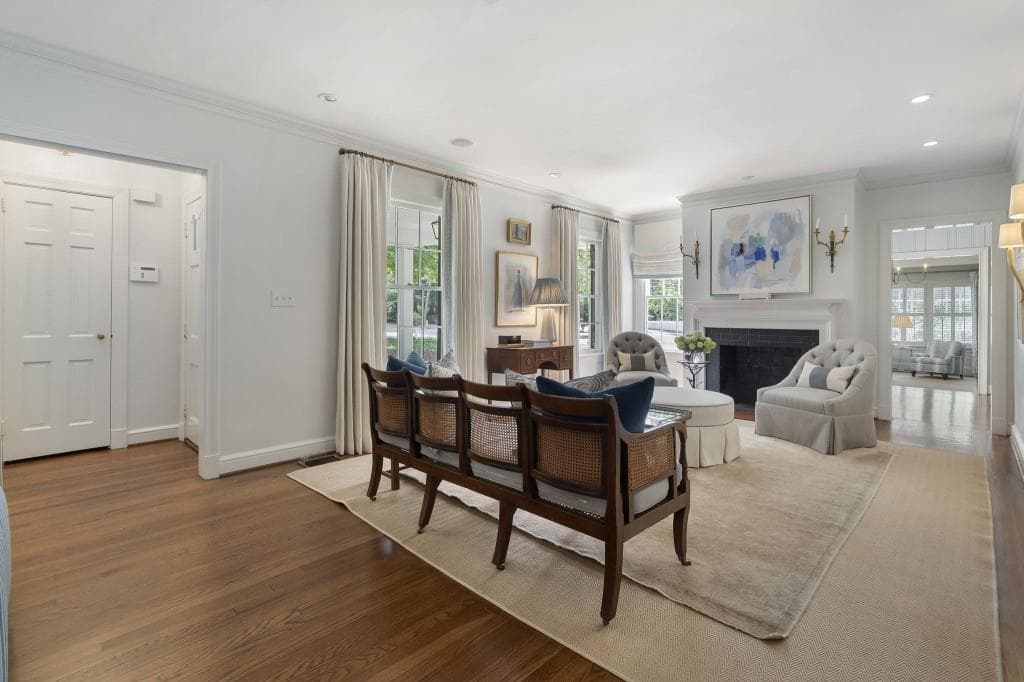 4 bedroom, 4 bathroom, 3,325 sq ft single family residence under contract at 835 Glenbrook Drive, Atlanta, GA 30318 — photo 7