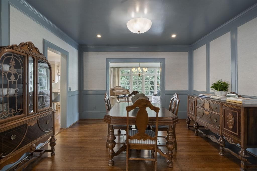 4 bedroom, 4 bathroom, 3,325 sq ft single family residence under contract at 835 Glenbrook Drive, Atlanta, GA 30318 — photo 8