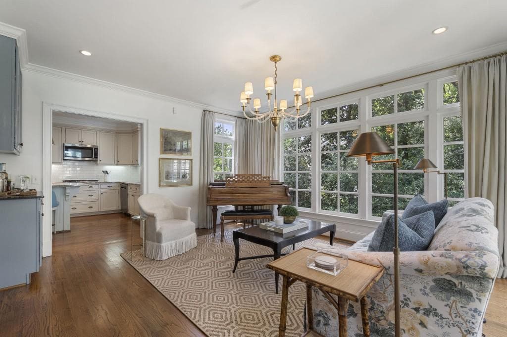 4 bedroom, 4 bathroom, 3,325 sq ft single family residence under contract at 835 Glenbrook Drive, Atlanta, GA 30318 — photo 10