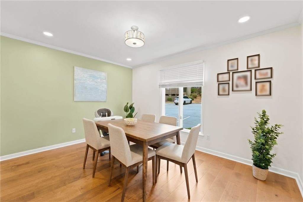 3 bedroom, 4 bathroom, 1,982 sq ft townhouse for sale at 8 Ivy Ridge, Atlanta, GA 30342 — photo 3