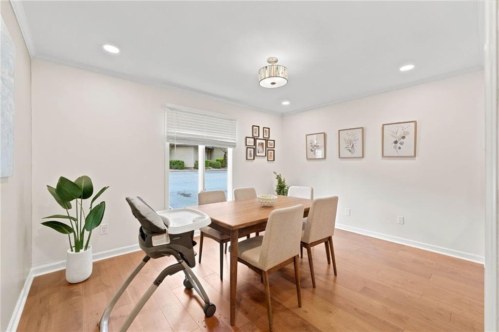 3 bedroom, 4 bathroom, 1,982 sq ft townhouse for sale at 8 Ivy Ridge, Atlanta, GA 30342 — photo 4