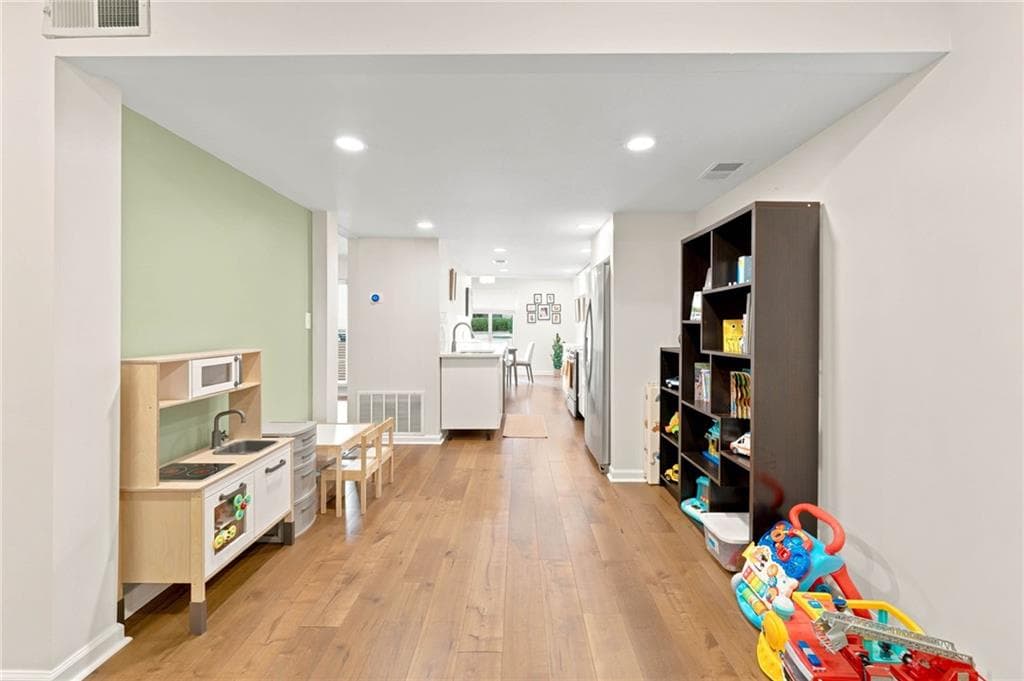 3 bedroom, 4 bathroom, 1,982 sq ft townhouse for sale at 8 Ivy Ridge, Atlanta, GA 30342 — photo 7