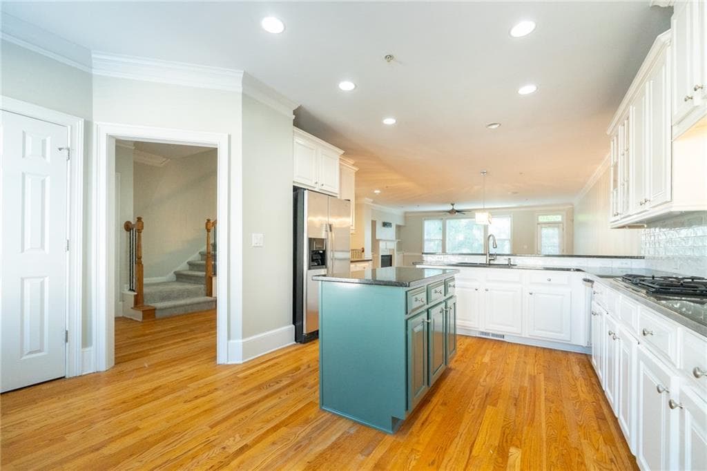 4 bedroom, 4 bathroom, 2,940 sq ft townhouse for sale at 4746 Legacy Cove Lane, Atlanta, GA 30126 — photo 5
