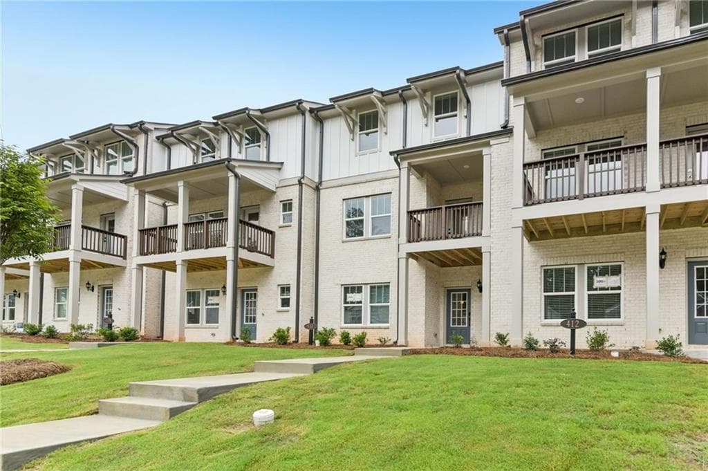 4 bedroom, 4 bathroom, 2,038 sq ft townhouse for sale at 433 Elise Way, Lawrenceville, GA 30045 — photo 2