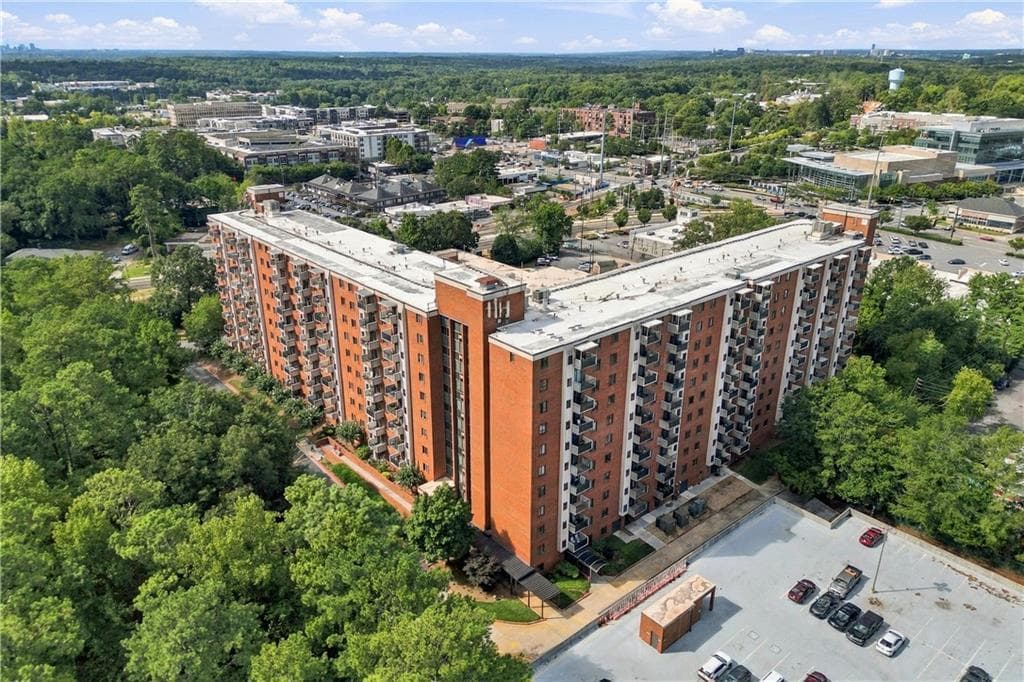 2 bedroom, 2 bathroom, 1,071 sq ft condominium for sale at 300 Johnson Ferry Road A115, Atlanta, GA 30328 — photo 3