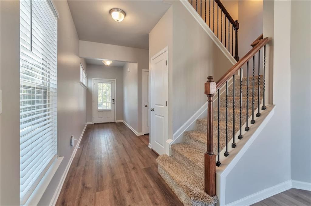 3 bedroom, 3 bathroom, 1,992 sq ft single family residence under contract at 1410 Comet Ives Lane, Lawrenceville, GA 30045 — photo 4