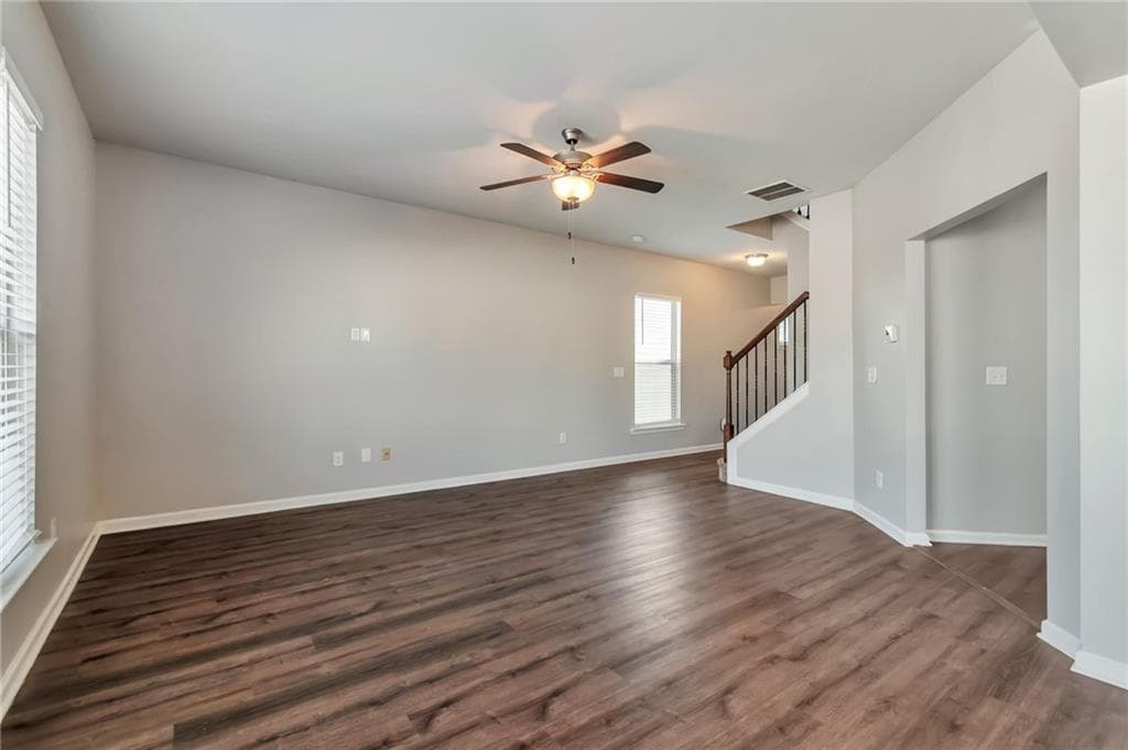 3 bedroom, 3 bathroom, 1,992 sq ft single family residence under contract at 1410 Comet Ives Lane, Lawrenceville, GA 30045 — photo 8