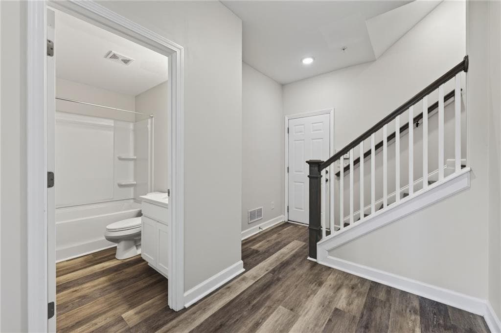3 bedroom, 4 bathroom, 2,136 sq ft townhouse for sale at 850 Caldwell Circle, Marietta, GA 30060 — photo 9