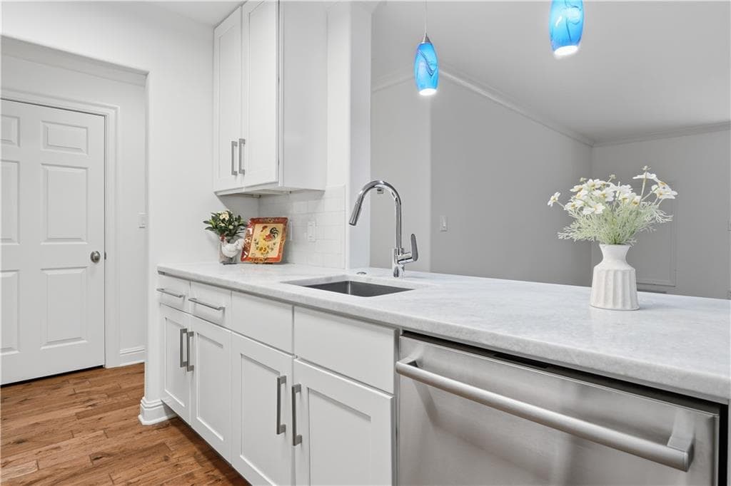 2 bedroom, 2 bathroom, 1,071 sq ft condominium for sale at 300 Johnson Ferry Road A115, Atlanta, GA 30328 — photo 8