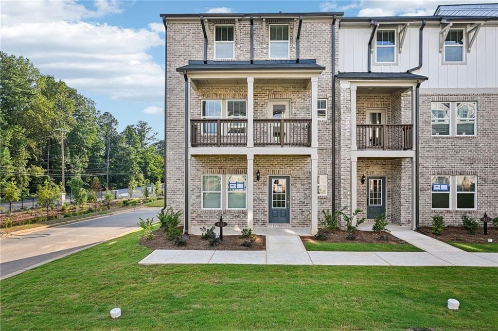 4 bedroom, 4 bathroom, 2,247 sq ft townhouse for sale at 435 Elise Way, Lawrenceville, GA 30045 — photo 2