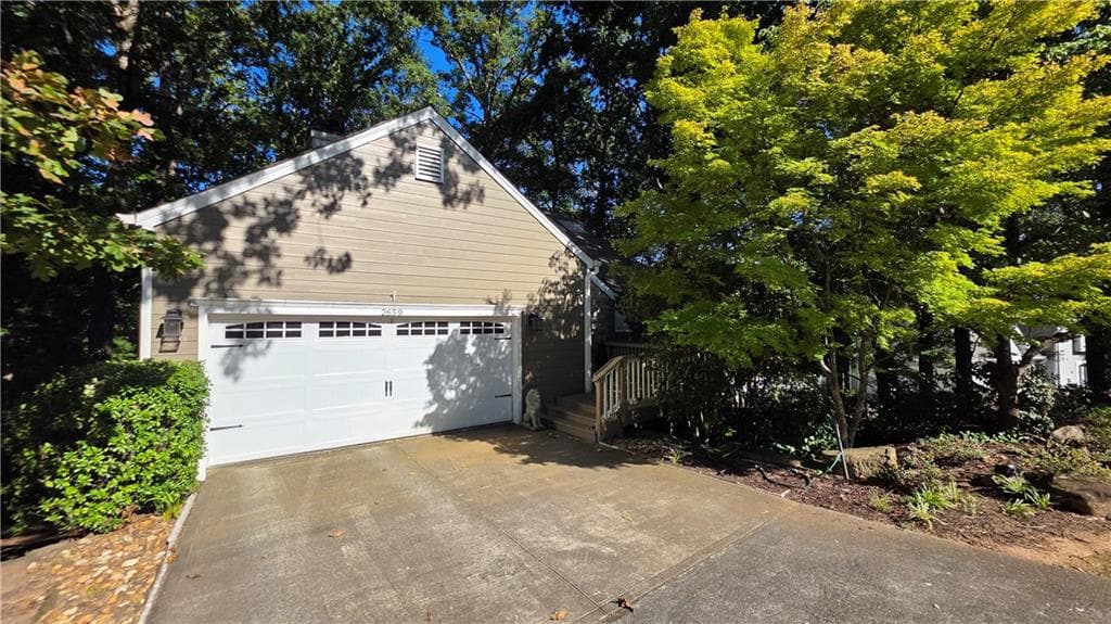 4 bedroom, 3 bathroom, 2,728 sq ft single family residence for sale at 2659 Spring Rock Way, Roswell, GA 30075 — photo 2