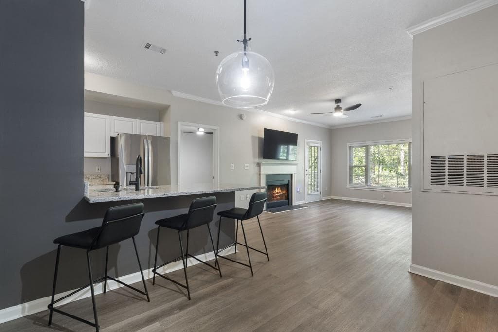 2 bedroom, 2 bathroom, 1,187 sq ft condominium for sale at 111 Spring Heights Lane 1, Smyrna, GA 30080 — photo 3