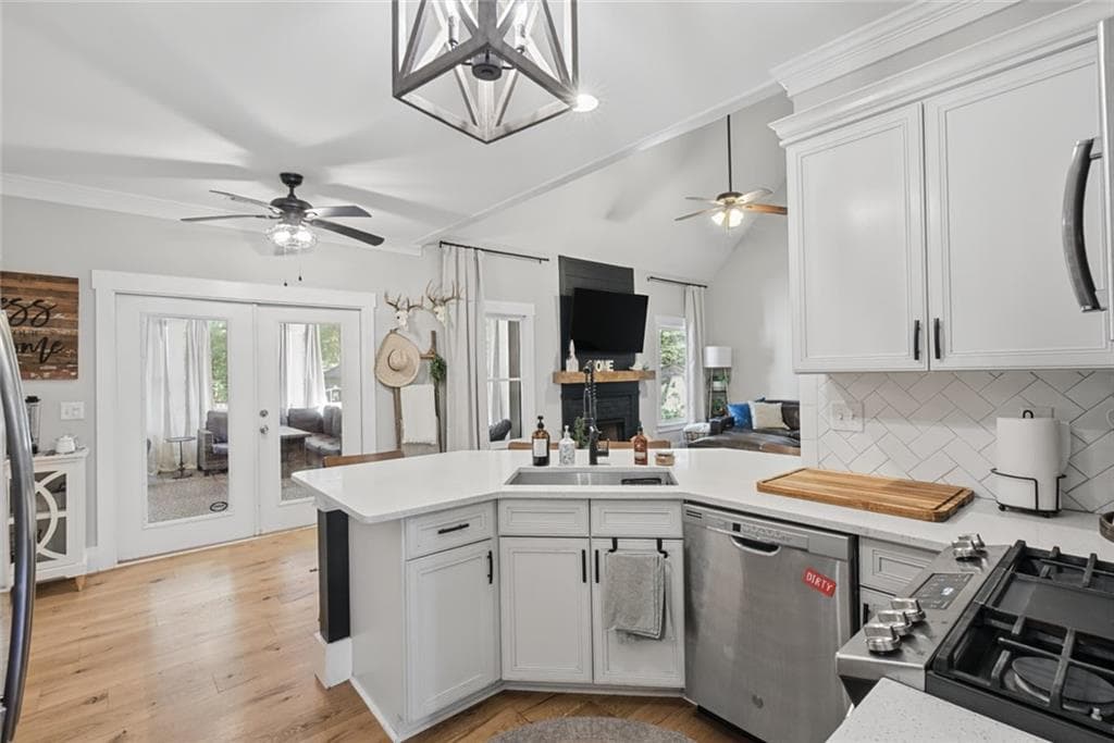 4 bedroom, 3 bathroom, 2,897 sq ft single family residence for sale at 59 Lake Haven Drive, Cartersville, GA 30120 — photo 4