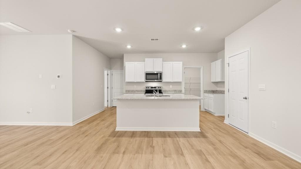 5 bedroom, 3 bathroom, 2,361 sq ft single family residence for sale at 2965 Holden Street, Gainesville, GA 30507 — photo 6