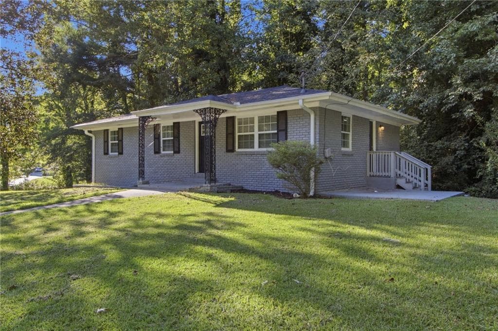 4 bedroom, 3 bathroom, 1,188 sq ft single family residence for sale at 2349 Omaha Road, Atlanta, GA 30331 — photo 2