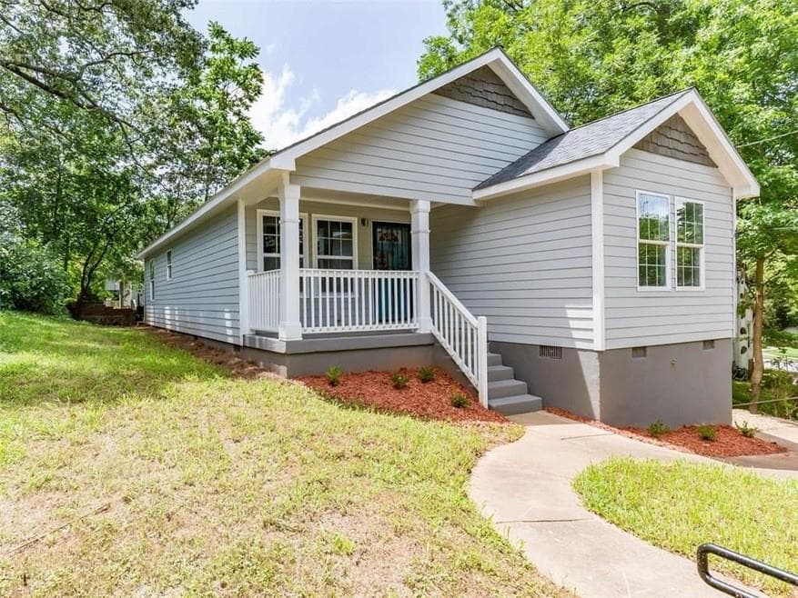 3 bedroom, 2 bathroom, 1,183 sq ft single family residence for sale at 995 Coleman Street, Atlanta, GA 30310
