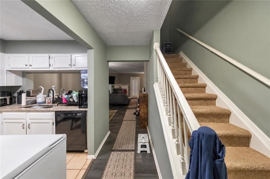 2 bedroom, 2 bathroom, 1,088 sq ft townhouse for sale at 6622 Wellington Square, Norcross, GA 30093 — photo 2