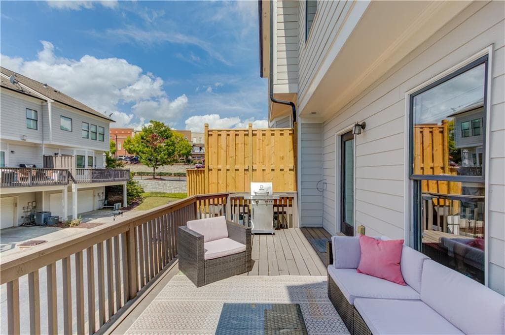 3 bedroom, 4 bathroom, 2,205 sq ft townhouse for sale at 3946 Boston Common Street, Suwanee, GA 30024 — photo 6