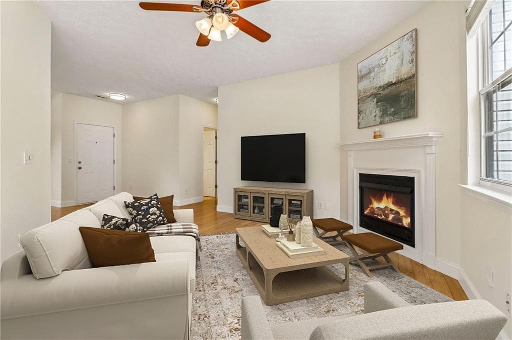 2 bedroom, 2 bathroom, 1,118 sq ft single family residence for sale at 213 W Oaks Place, Woodstock, GA 30188 — photo 2