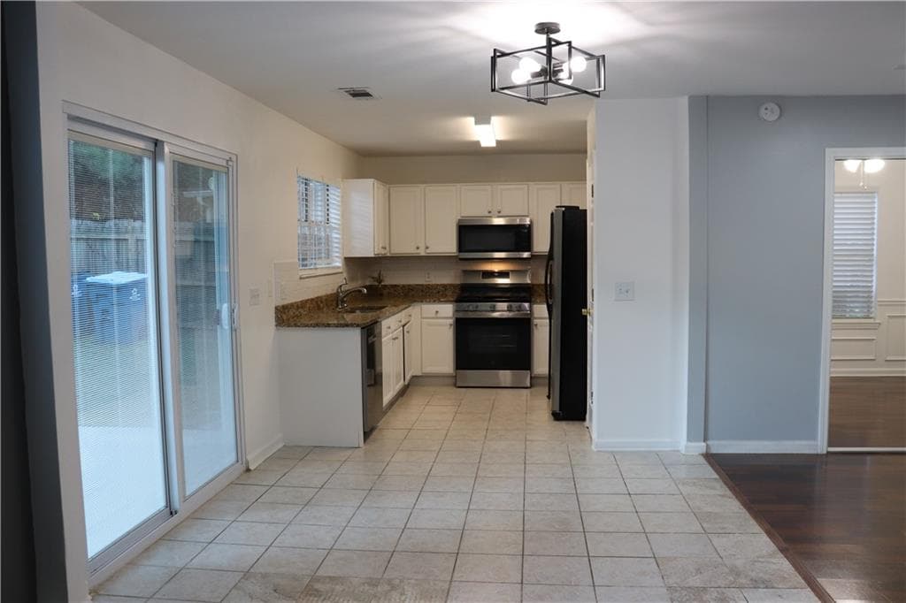 3 bedroom, 3 bathroom, 1,890 sq ft single family residence under contract at 3200 Dundee Ridge Way, Duluth, GA 30096 — photo 3