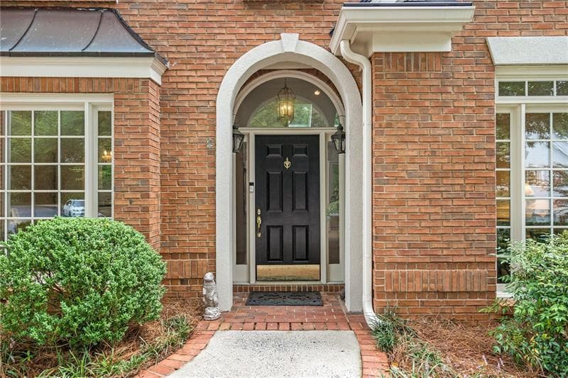 4 bedroom, 4 bathroom, 3,028 sq ft single family residence for rent at 4027 Stephens Mill Run, Atlanta, GA 30342 for $7,500 a month — photo 2