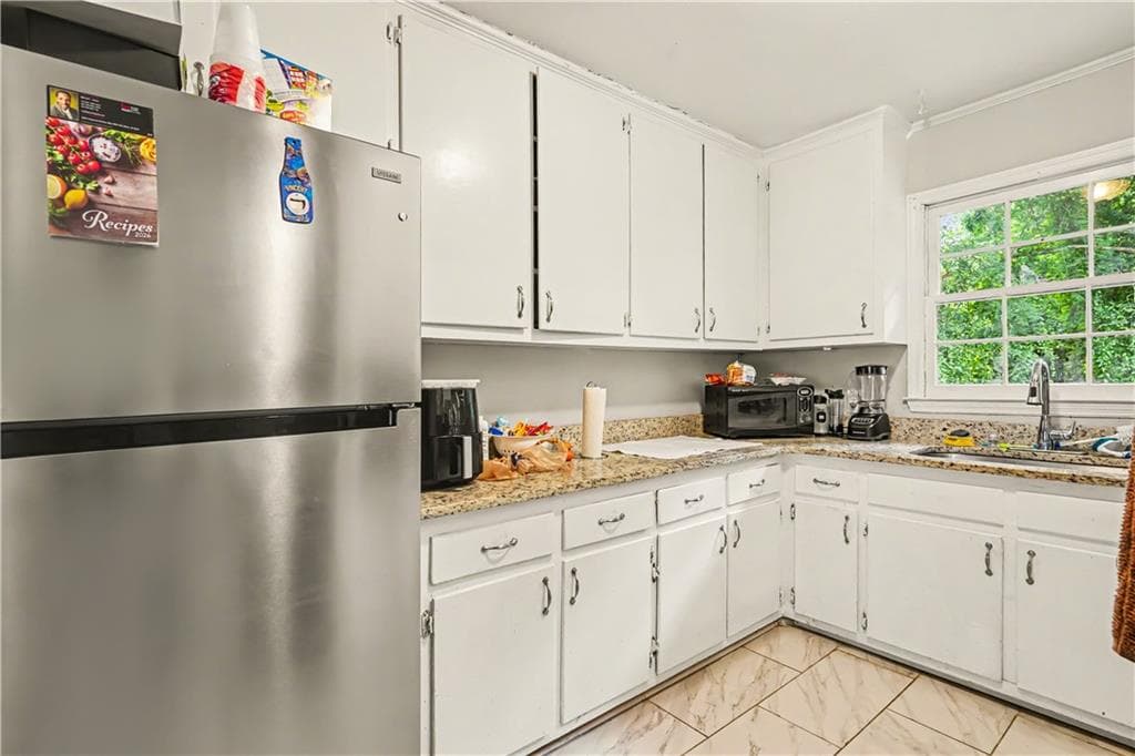 3 bedroom, 3 bathroom, 2,219 sq ft single family residence for sale at 728 Springer Drive, Griffin, GA 30224 — photo 3