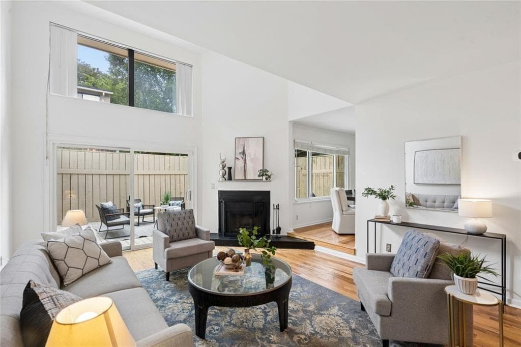 3 bedroom, 3 bathroom, 1,700 sq ft condominium under contract at 2 Gilbert Trail, Atlanta, GA 30308 — photo 2