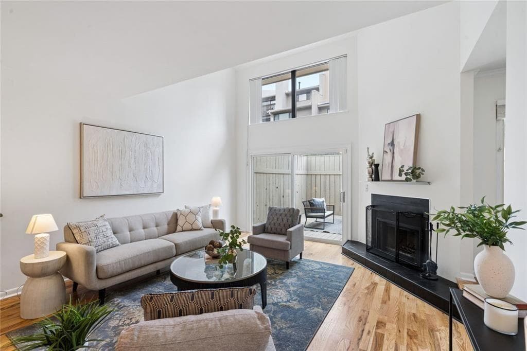 3 bedroom, 3 bathroom, 1,700 sq ft condominium under contract at 2 Gilbert Trail, Atlanta, GA 30308 — photo 3