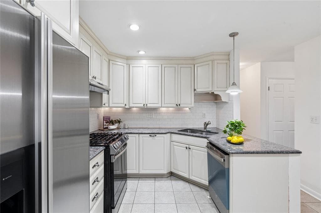 3 bedroom, 3 bathroom, 1,700 sq ft condominium under contract at 2 Gilbert Trail, Atlanta, GA 30308 — photo 7