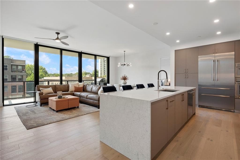 2 bedroom, 3 bathroom, 1,942 sq ft condominium for sale at 2425 Peachtree Road 511, Atlanta, GA 30305 — photo 2