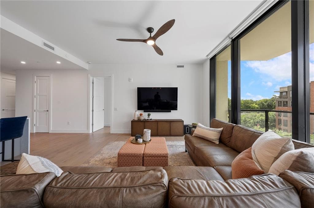 2 bedroom, 3 bathroom, 1,942 sq ft condominium for sale at 2425 Peachtree Road 511, Atlanta, GA 30305 — photo 3