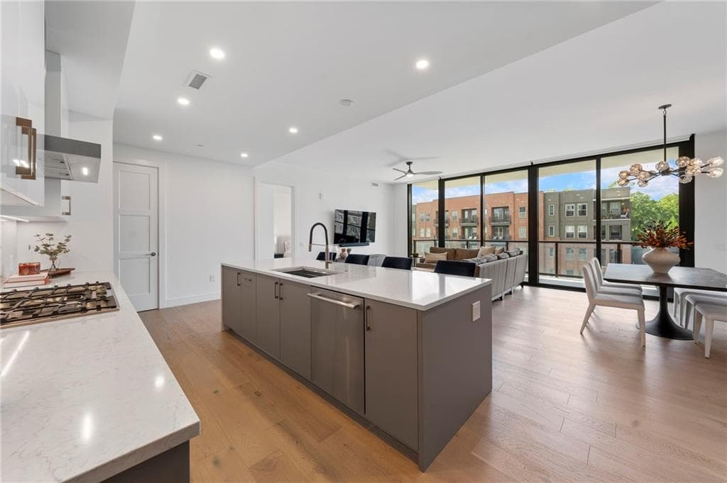 2 bedroom, 3 bathroom, 1,942 sq ft condominium for sale at 2425 Peachtree Road 511, Atlanta, GA 30305 — photo 4