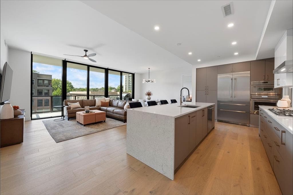 2 bedroom, 3 bathroom, 1,942 sq ft condominium for sale at 2425 Peachtree Road 511, Atlanta, GA 30305 — photo 5