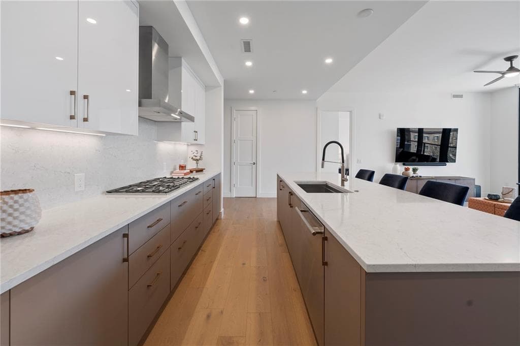 2 bedroom, 3 bathroom, 1,942 sq ft condominium for sale at 2425 Peachtree Road 511, Atlanta, GA 30305 — photo 8